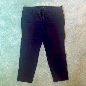 Old Navy black never fade pixie dress pant. Size 16
